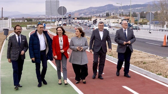 La Junta inaugura la plataforma reservada para autobuses en la carretera de La Zubia