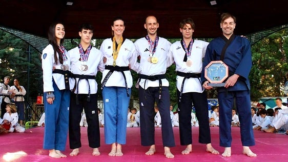 Más de cien deportistas llenan La Zubia en la exhibición anual de taekwondo
