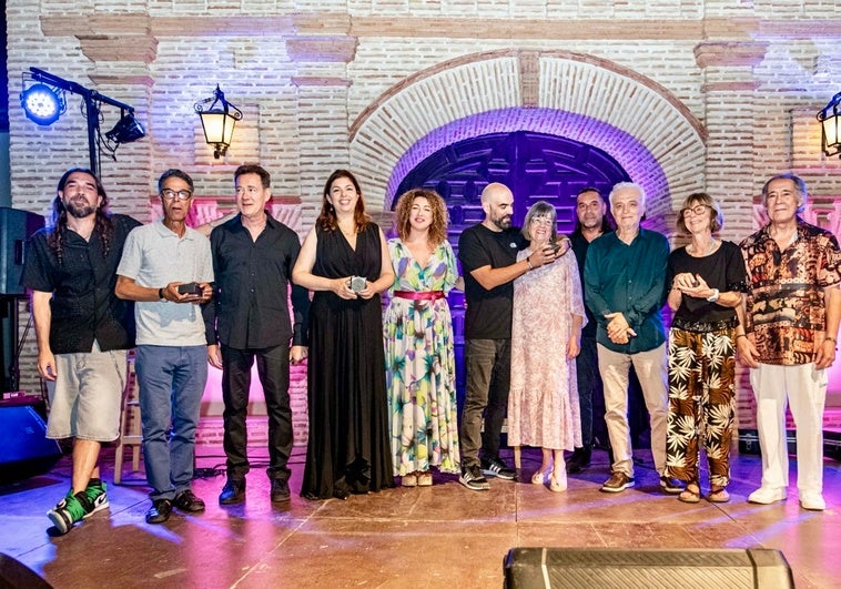 Poesía en el Laurel rinde homenaje a Robe Iniesta