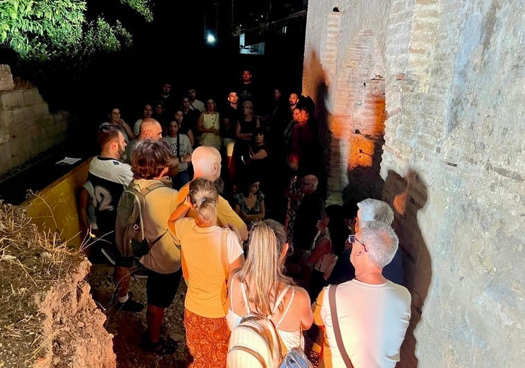 La Zubia muestra sus Baños Árabes en visita nocturna