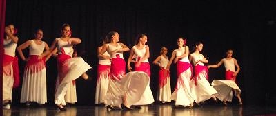 El grupo de baile de María Isabel Jiménez clausura el curso con una fiesta flamenca