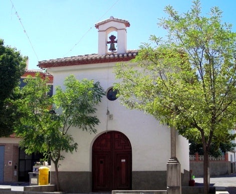 El barrio de San Pedro se engalana para festejar a su patrón