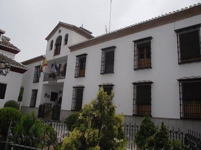 El PP aprueba los presupuestos de 2012 y prescinde de 11 empleados