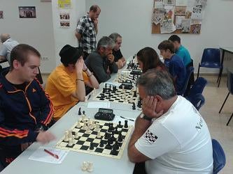 Victoria y liderato de La Cartonera Lucentina La Zubia
