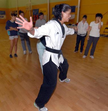 Curso para que las jóvenes aprendan a defenderse ante el maltrato