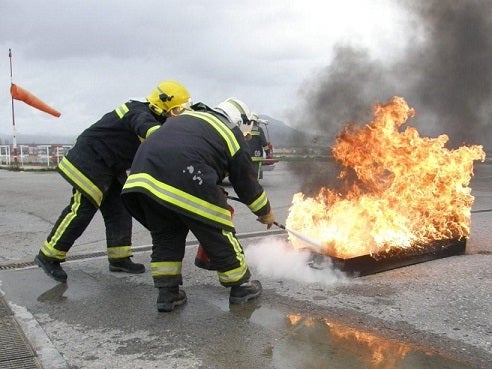Protección Civil visita la dotación de bomberos del aeropuerto granadino