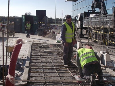 La estación de vehículos eléctricos se levanta sobre pavimentación de última tecnología