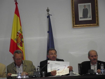 El equipo de gobierno reduce la deuda municipal en 4 millones de euros
