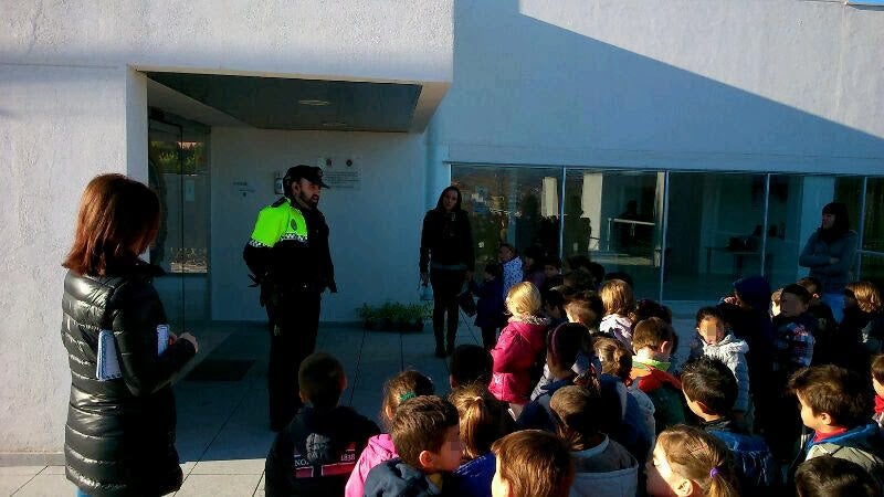 Escolares del Tierno Galván conocen la nueva jefatura de la Policía Local