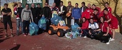 El triangular solidario de fútbol 11 recauda unos 300 juguetes