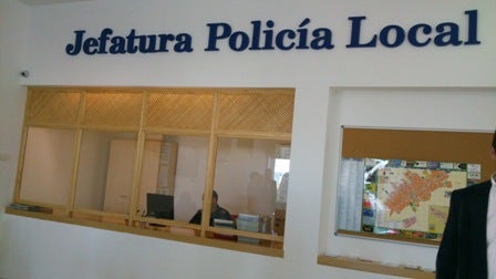 Condenado un varón a ocho meses de prisión por agredir a un policía local