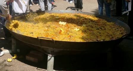 El colegio Isabel La Católica celebra con una paella el 28F