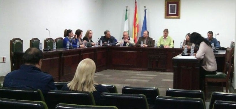 La oposición de La Zubia planta al PP por modificar el horario del pleno contra la violencia de género