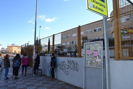 Un fallo en la caldera del IES Trevenque obliga a evacuar a los alumnos