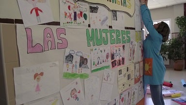 Los niños del AlZawiya homenajean a las mujeres más importantes de sus vidas