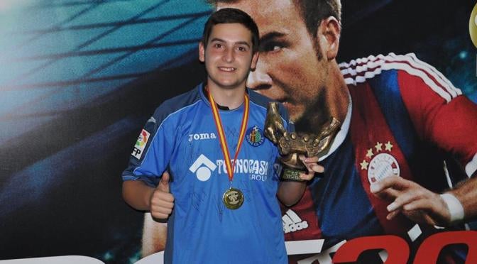 Alejandro Alguacil, campeón de España de Pes 2015 acude al Mundial de PES 2015 en Berlín