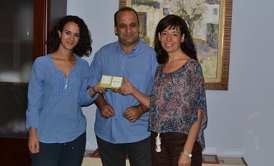 Convenio entre el Ayuntamiento y la ONG Humana para donar ropa a los vecinos