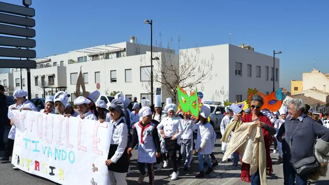 Un pasacalles por el barrio de San Antonio y una fiesta en el colegio para celebrar el carnaval