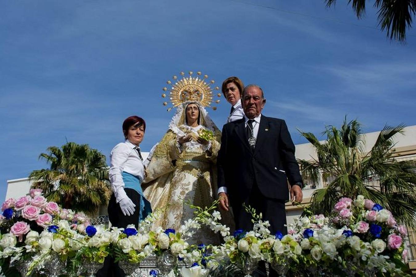 Carboneras cerró las celebraciones con la estación de penitencia del Resucitado, una de las procesiones más bellas de la localidad y este año aún más especial, al procesionar por primera vez la imagen del Resucitado, obra del escultor Miguel Ángel Tirao Carpio y adquirida este año por la Hermandad del Nazareno y María de las Angustias, que recorrió parte del paseo marítimo junto a San Juan y la Virgen de los Dolores.