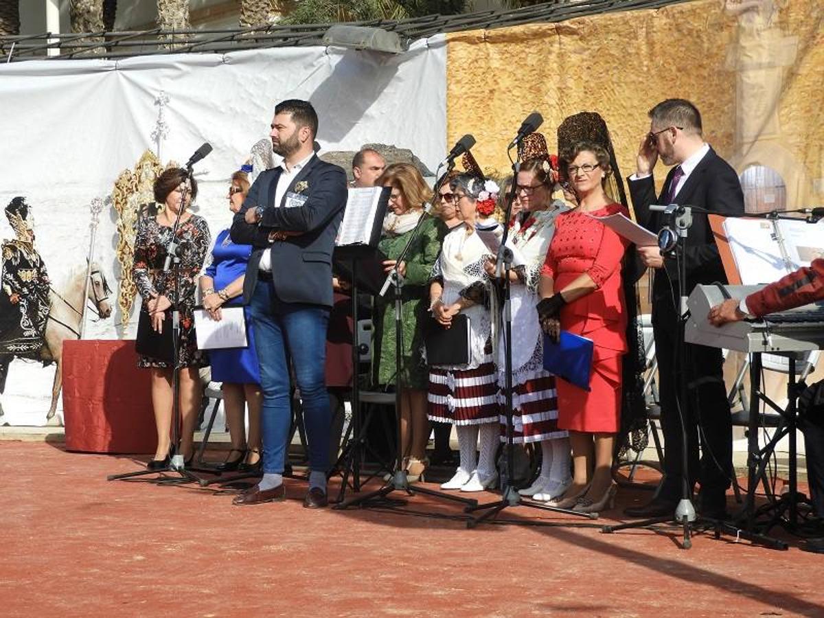 Pasado el mediodía de ayer se llevó a cabo la inauguración del nuevo monumento en honor al patrón de Carboneras, que ya preside el Parque Andaluz. El mismo está inspirado en la antigua imagen que se tenía del Santo en la localidad y que desapareció durante la Guerra Civil.