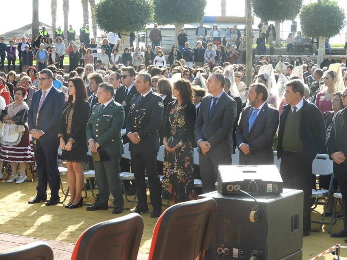 Pasado el mediodía de ayer se llevó a cabo la inauguración del nuevo monumento en honor al patrón de Carboneras, que ya preside el Parque Andaluz. El mismo está inspirado en la antigua imagen que se tenía del Santo en la localidad y que desapareció durante la Guerra Civil.