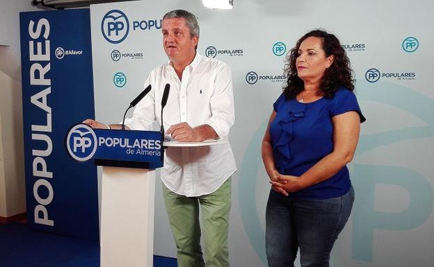 El veratense Juan de la Cruz Belmonte, nuevo delegado territorial de Salud y Familias en Almería, en una rueda de prensa.
