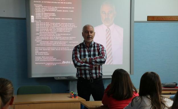 El actor Pedro López durante una de las charlas.