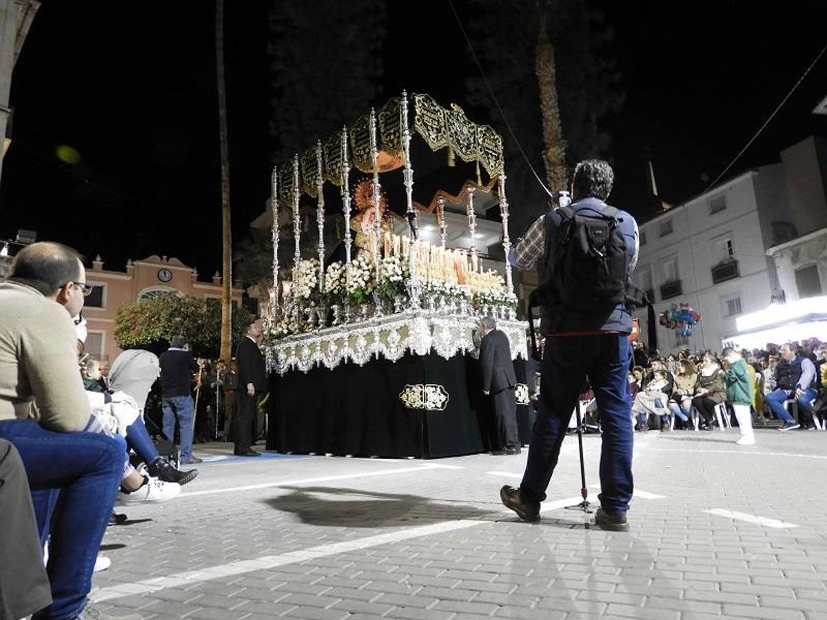 La Real Cofradía de S. Juan Evangelista y Ntra. Sra. de la Esperanza y Santas Mujeres, Verónica y María Magdalena y Stmo. Cristo de la Salud (Paso Blanco) fue la protagonista en el Miércoles Santo de Cuevas del Almanzora. Solo con visitar sus desfiles procesionales entenderán el porqué está declarada de Interés Turístico de Andalucía.
