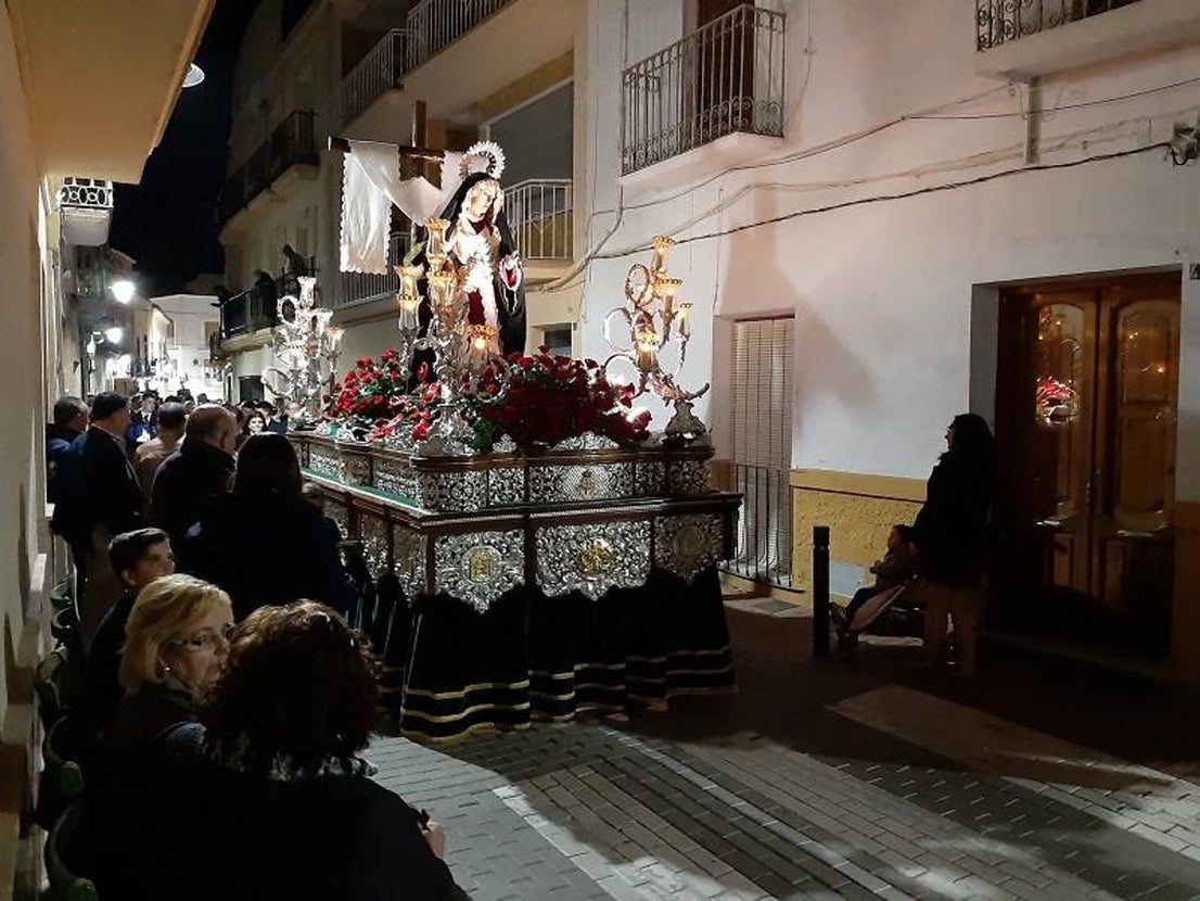 La Real Cofradía de S. Juan Evangelista y Ntra. Sra. de la Esperanza y Santas Mujeres, Verónica y María Magdalena y Stmo. Cristo de la Salud (Paso Blanco) fue la protagonista en el Miércoles Santo de Cuevas del Almanzora. Solo con visitar sus desfiles procesionales entenderán el porqué está declarada de Interés Turístico de Andalucía.