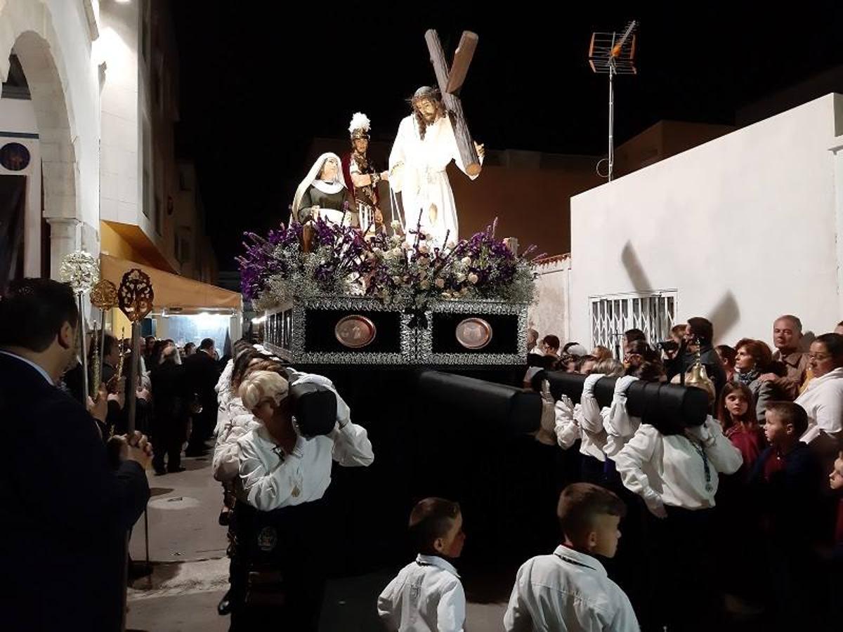 La Cofradía Santo Cristo de la Misericordia y Santísima Virgen de la Amargura (Madre de la Salud) procesionó este Miércoles Santo por las calles de Garrucha de manera muy emotiva.