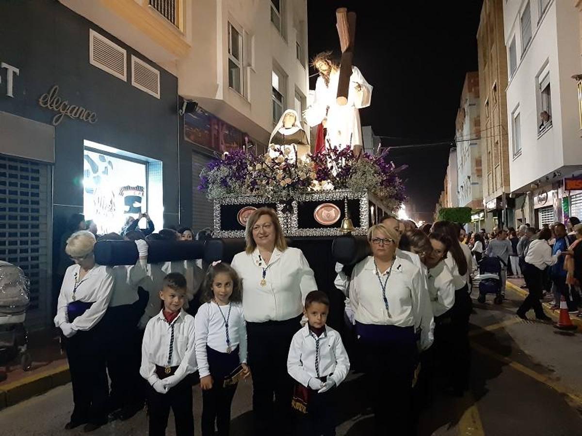 La Cofradía Santo Cristo de la Misericordia y Santísima Virgen de la Amargura (Madre de la Salud) procesionó este Miércoles Santo por las calles de Garrucha de manera muy emotiva.