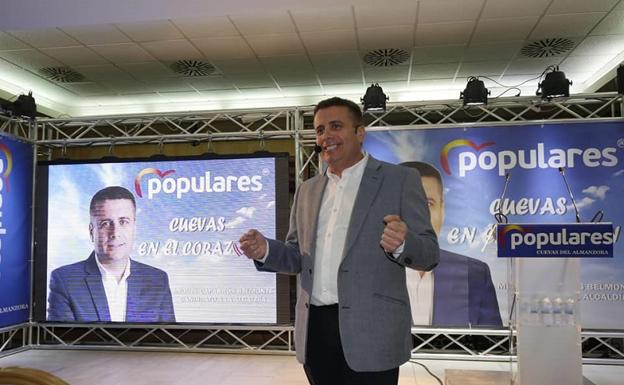 Caparrós presenta a su equipo para las municipales