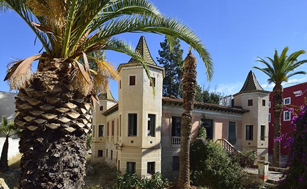 Vista del edifico 'Las Cuatro Torres' en Huércal-Overa.