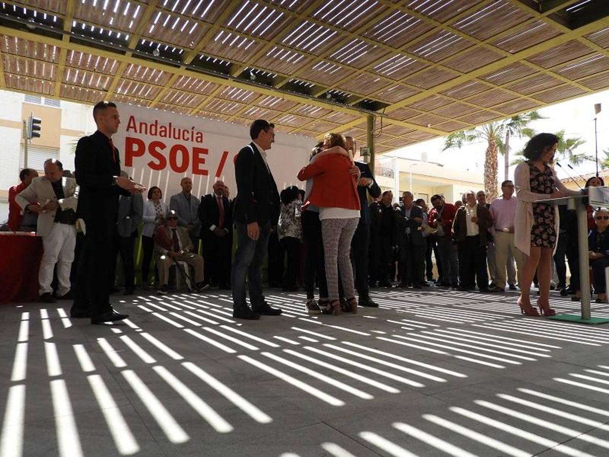 Los socialistas celebraron un acto en el parque del Recreo de Cuevas del Almanzora en el que conmemoraron el 40 aniversario de los ayuntamientos democráticos.