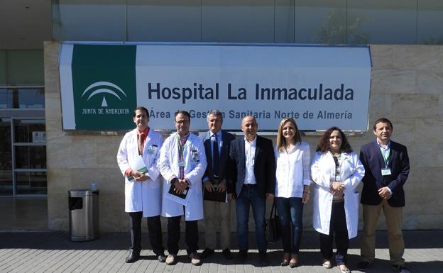 El delegado de Salud, el alcalde de Huércal-Overa, y la delegada de Gobierno de la Junta en Almería visitaron ayer el Hospital La Inmaculada.