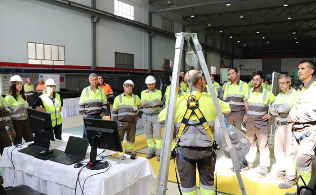 Los trabajadores de la fábrica de Carboneras participando en una de las actividades organizadas.