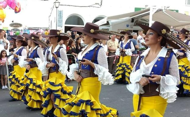 Gran desfile de Moros y Cristianos que se celebra en Mojácar el último día de las fiestas.