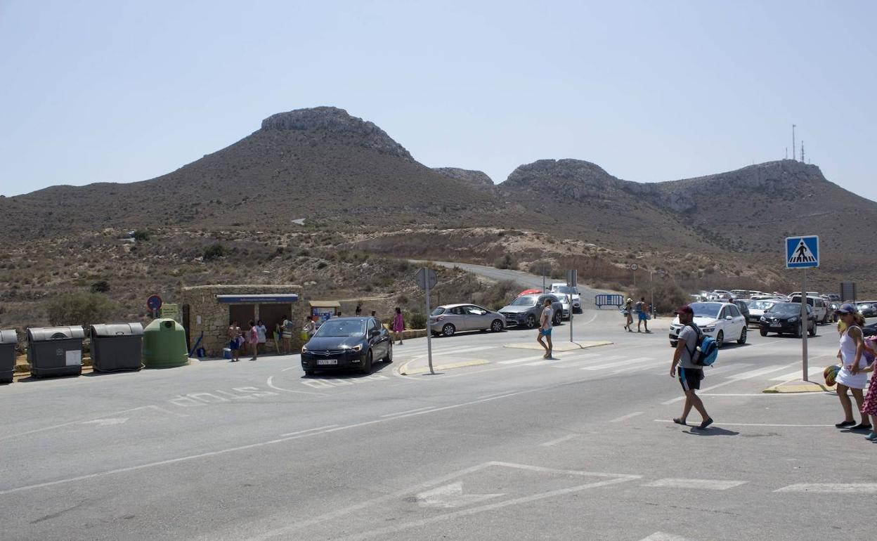 Entra en funcionamiento el parking de la playa de Los Muertos