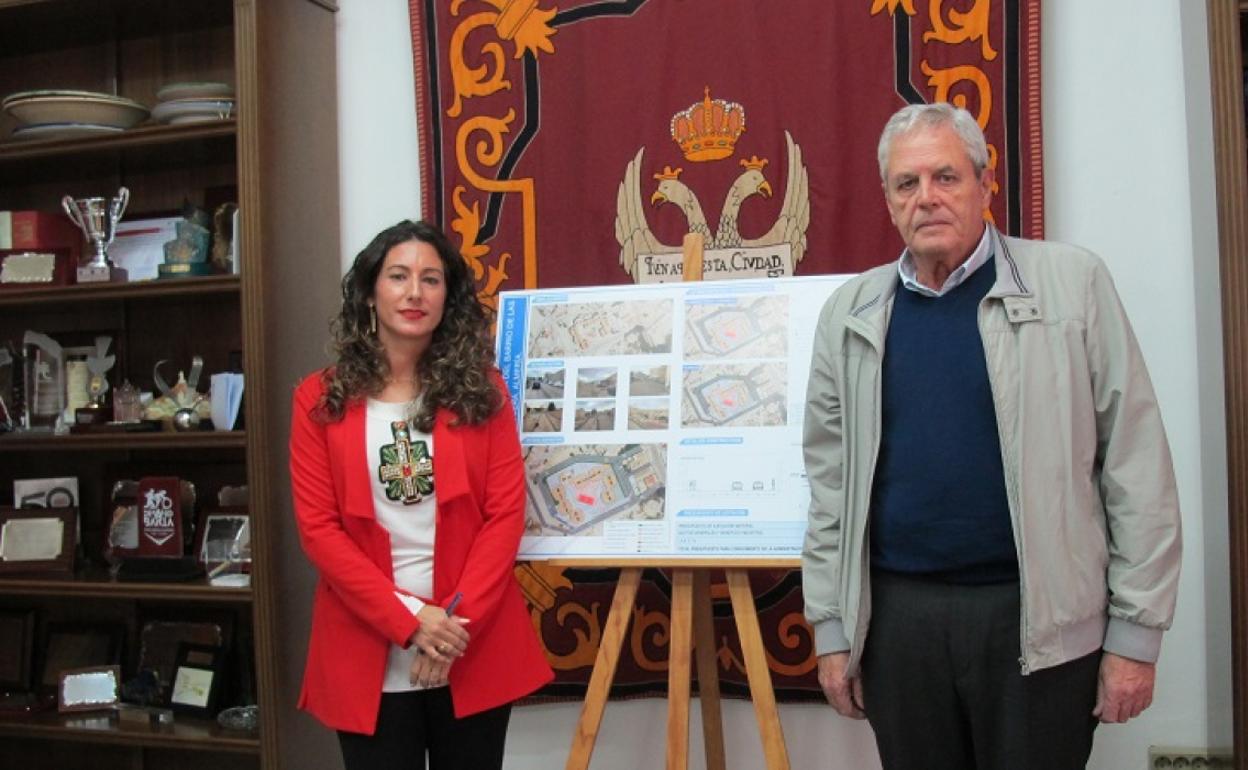El alcalde de Vera, José Carmelo Jorge Blanco y la concejal de Obras Públicas y Urbanismo, Belén Carnicer