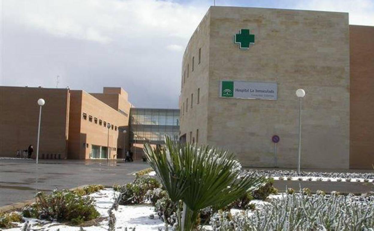 Incendio en Almería | Evacúan a un varón de 46 años al hospital tras un incendio en su casa de Turre