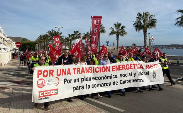 Endesa promete cientos de empleos el día que anuncia el cierre de la Térmica de Carboneras