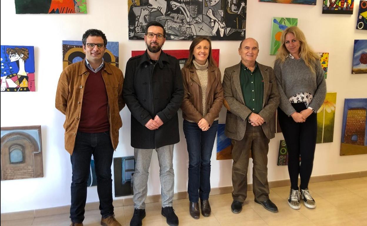 La alcaldesa estuvo acompañada del concejal Alfonso Provencio, el Delegado Provincial de FAISEM y el coordinador de Soporte Diurno. 