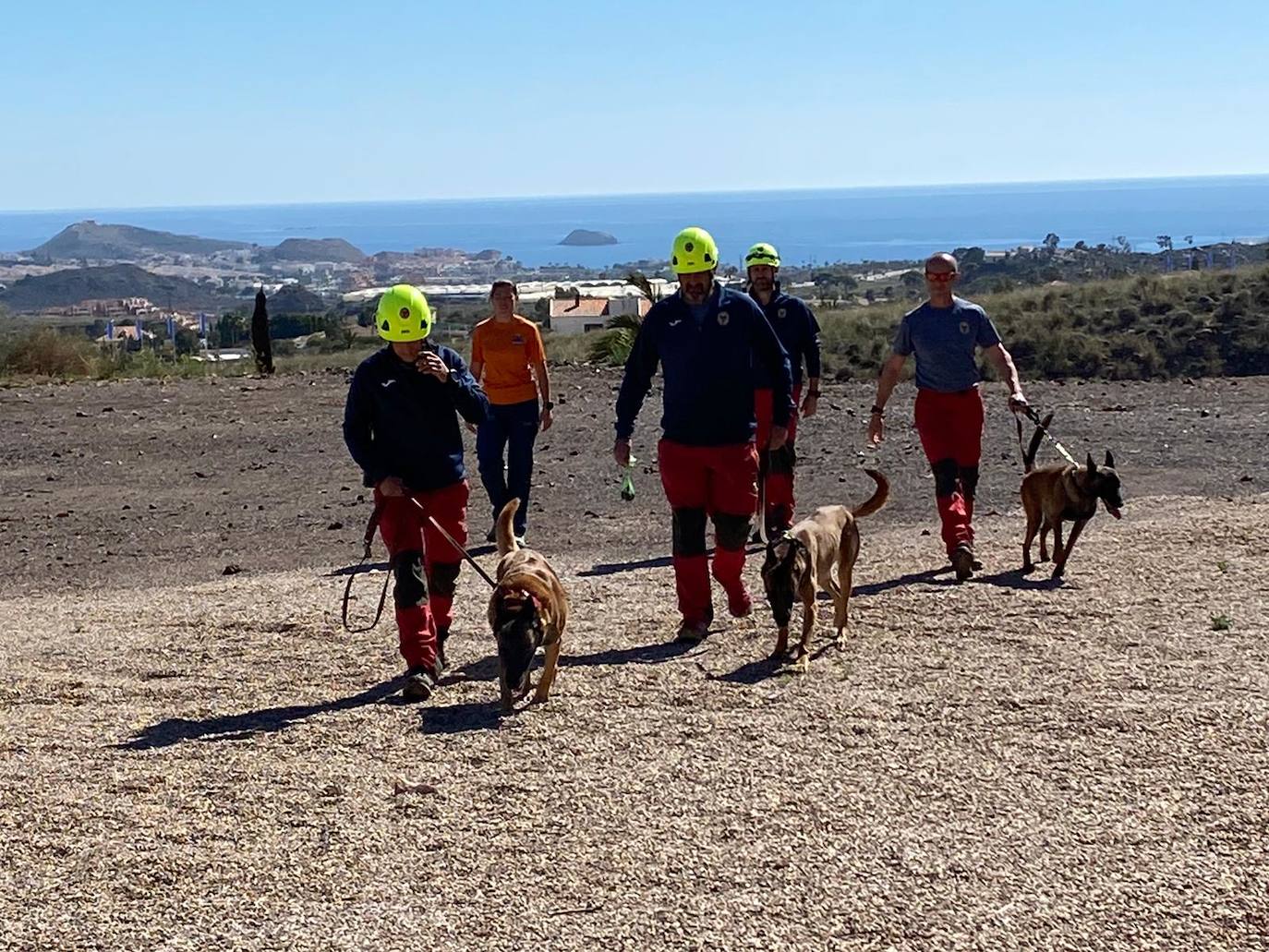 Imagen principal - Los participantes en las tareas de rescate llevadas a cabo en la Geoda de Pulpí. 