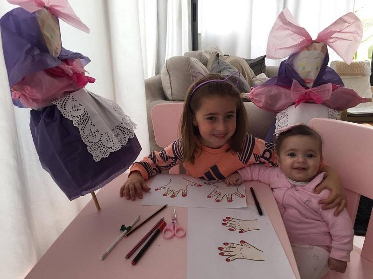Viejas en los balcones para conmemorar este día. 