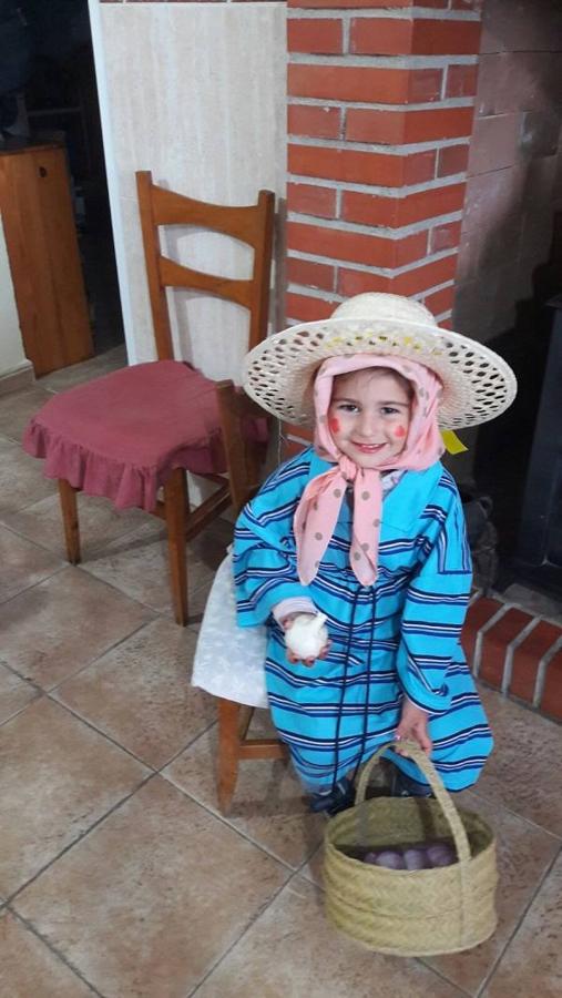 Viejas en los balcones para conmemorar este día. 