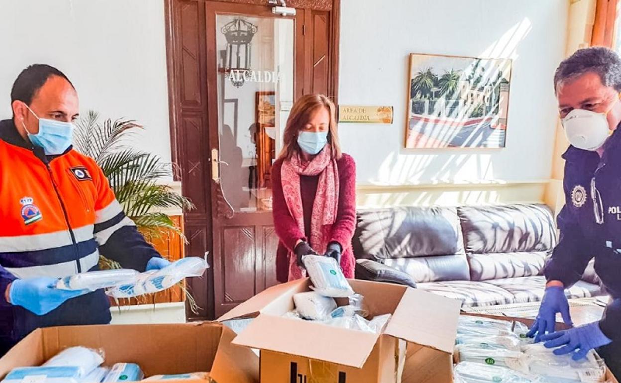 Recepción y confección de los lotes de mascarillas. 
