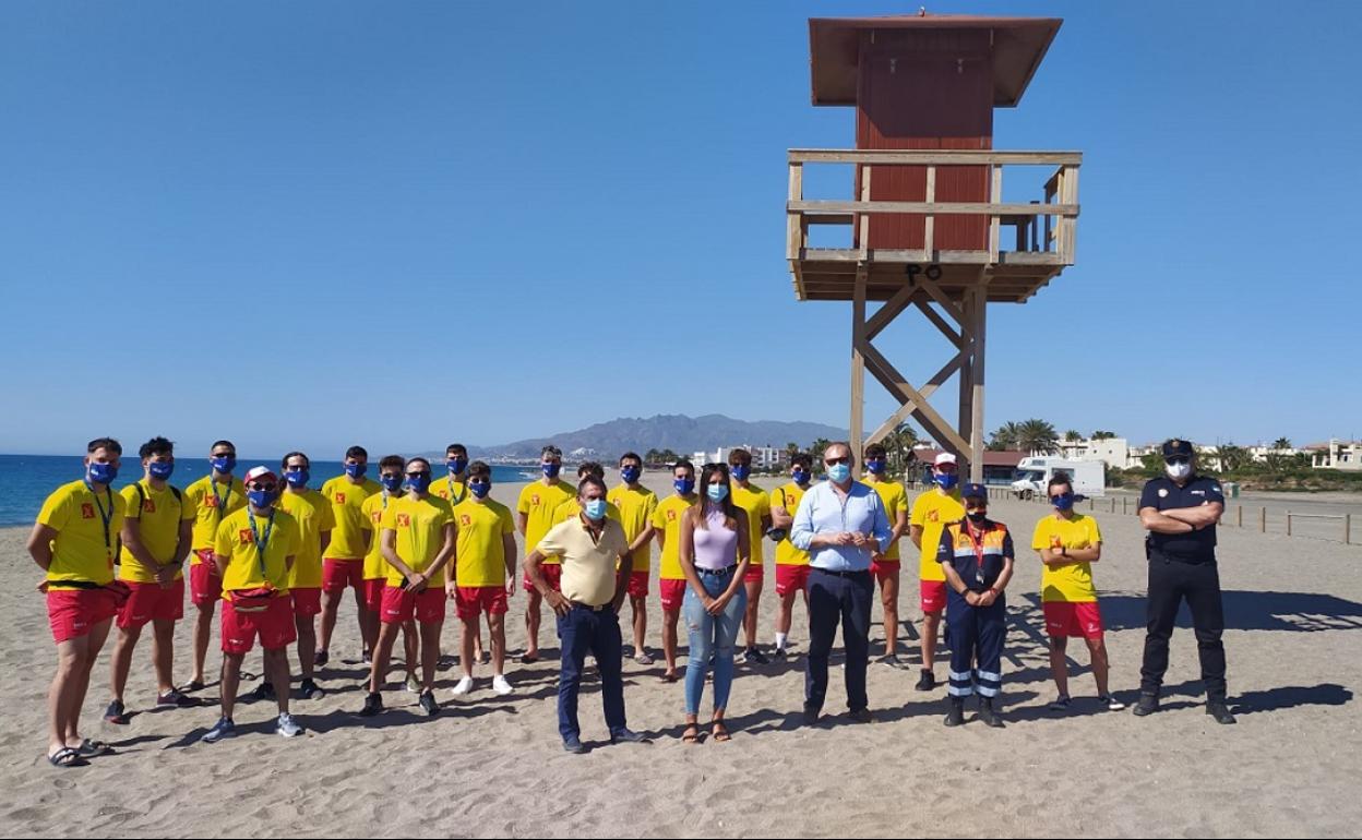 Cuevas inicia su temporada de playas