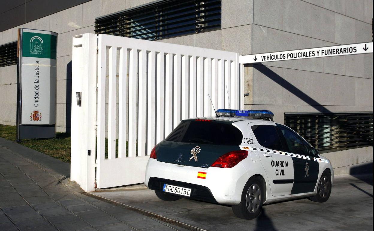 Tribunales en Almería | Prisión para la mujer que se entregó por intentar matar a su marido en Carboneras
