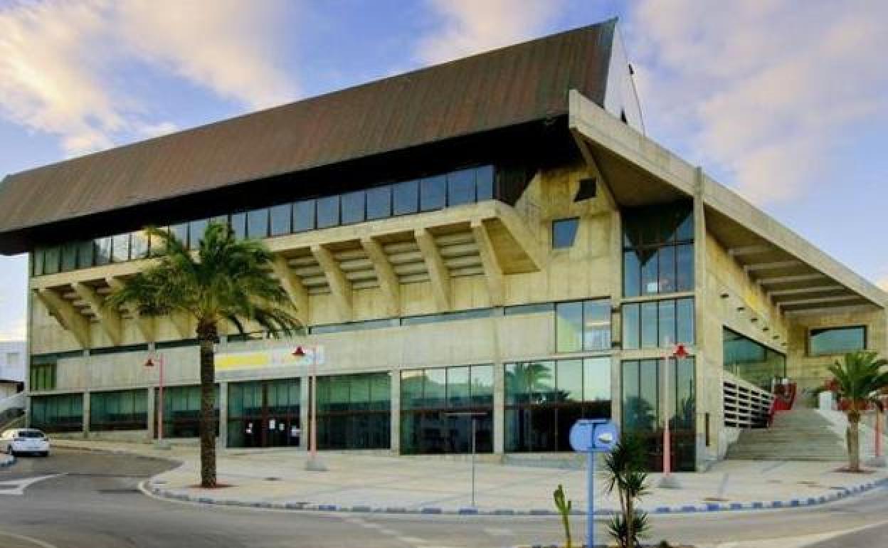 Sucesos en Almería | Evacúan en helicóptero a un menor tras desmayarse durante un partido de balonmano en Carboneras