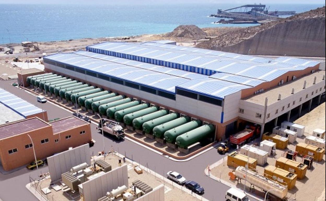 Vera consigue abastecerse de agua desalada de Carboneras
